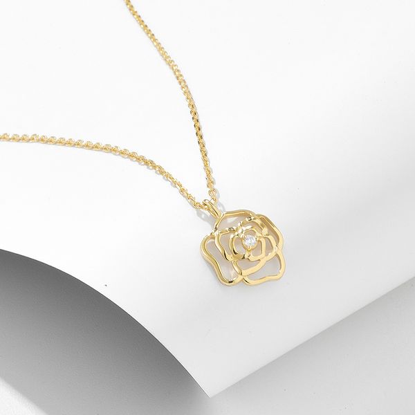 French style light luxury retro hollowed out rose sterling silver necklace with delicate and high-end design for women, collarbone chain accessory
French style light luxury retro hollowed out rose sterling silver necklace with delicate and high-end design for women, collarbone chain accessory