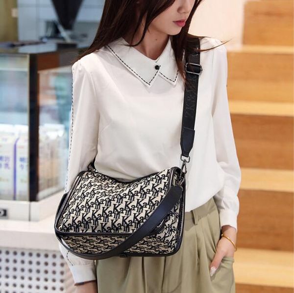Women shoulder bag soft and light letter jacquard fashion messenger bag daily Joker black color matching leather handbag personality Joker backpack wholesale
Women shoulder bag soft and light letter jacquard fashion messenger bag daily Joker black color matching leather handbag personality Joker backpack wholesale