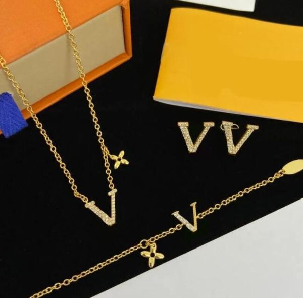 Jewelry Pendant Necklaces Silver Necklace Luxury Designers Letters Geometric Women Round Crystal Rhinestone Gold Letters with Gift Box Multi Styles
Jewelry Pendant Necklaces Silver Necklace Luxury Designers Letters Geometric Women Round Crystal Rhinestone Gold Letters with Gift Box Multi Styles