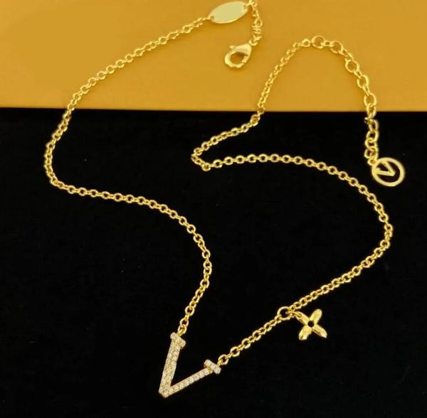 Top Jewelry Pendant Necklaces Silver Necklace Luxury Designers Letters Geometric Women Round Crystal Rhinestone Gold Letters with Gift Box Multi Styles
Top Jewelry Pendant Necklaces Silver Necklace Luxury Designers Letters Geometric Women Round Crystal Rhinestone Gold Letters with Gift Box Multi Styles