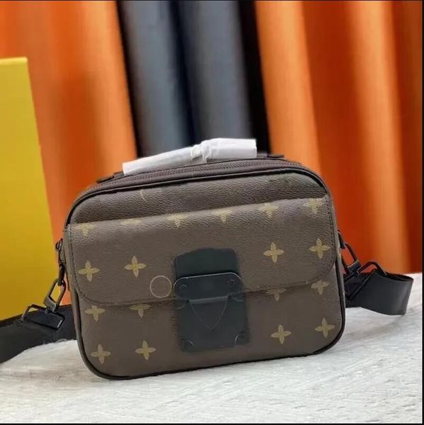 Men shoulder bags designer cross body man messenger bag Satchels satchel fashion handbag Composite mini package backpack sacoche, Black embossing
Men shoulder bags designer cross body man messenger bag Satchels satchel fashion handbag Composite mini package backpack sacoche, Black embossing