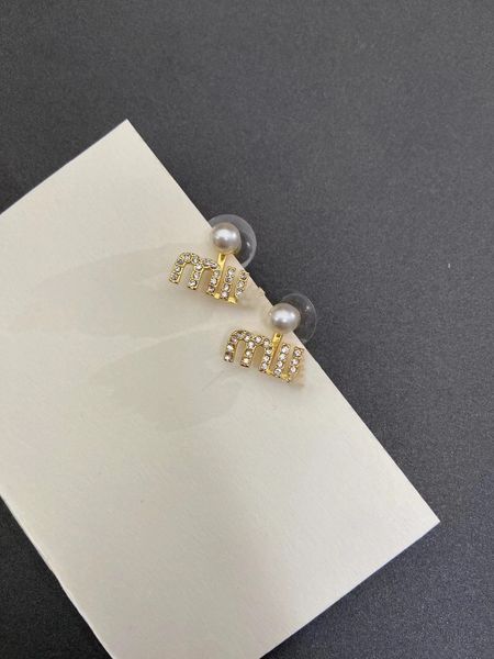 MU Earrings 18K Gold Designers Brand Earrings Designer Letter Ear Stud Women Crystal Pearl Geometric Earring for Wedding Party Jewerlry Accessories
MU Earrings 18K Gold Designers Brand Earrings Designer Letter Ear Stud Women Crystal Pearl Geometric Earring for Wedding Party Jewerlry Accessories