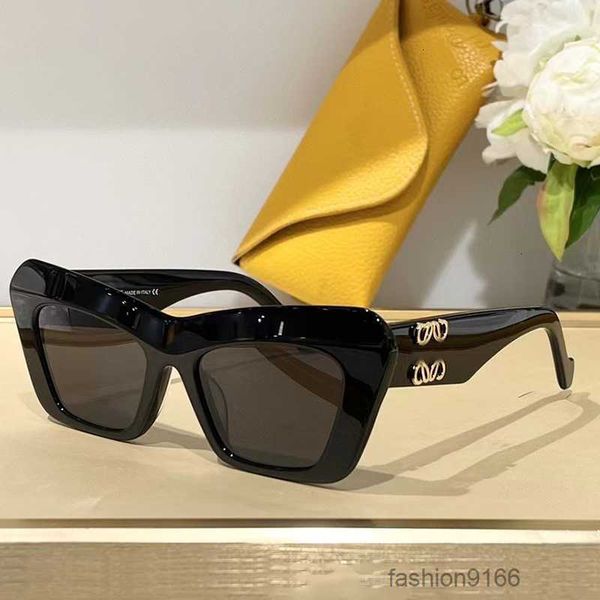 Luxury Designer Sunglasses for Women Cat Eye Sunglasses Unisex Beach Sunglasses Vintage Frames Luxury Design UV400 With Case Very good
Luxury Designer Sunglasses for Women Cat Eye Sunglasses Unisex Beach Sunglasses Vintage Frames Luxury Design UV400 With Case Very good