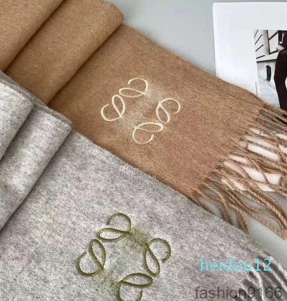 New Double sided Two color Wool Scarf Lowe South Korean same style warm in winter with tassel shawl
New Double sided Two color Wool Scarf Lowe South Korean same style warm in winter with tassel shawl