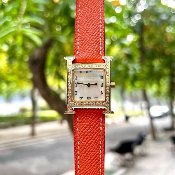 Classic steel band series ultra A-grade Beimu dial has a diameter of medium 26mm and small 21mm. The calf leather strap comes in multiple colors, Clear
Classic steel band series ultra A-grade Beimu dial has a diameter of medium 26mm and small 21mm. The calf leather strap comes in multiple colors, Clear