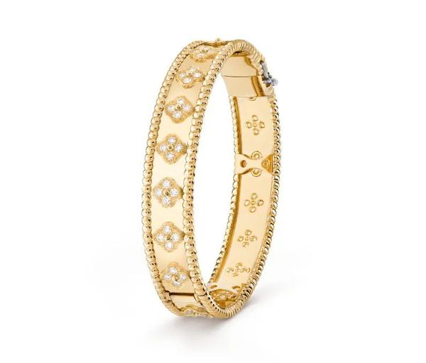 Clover bracelet luxury fashion designer bracelet women kaleidoscope bracelet women high quality full diamonds bracelet wide and narrow bracelet holiday gift
Clover bracelet luxury fashion designer bracelet women kaleidoscope bracelet women high quality full diamonds bracelet wide and narrow bracelet holiday gift