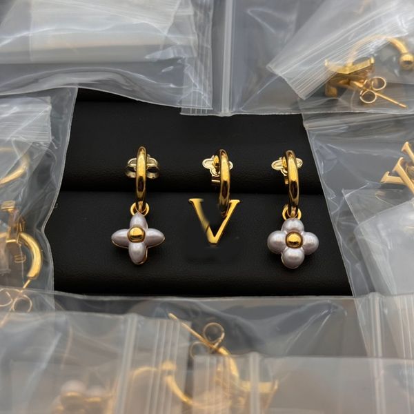 3PCS/Set Flower Pearl Crystal Ear Stud Earrings Brand Designer Fashion Gold Silver Stainless Steel Ear Drop Jewerlry High Quality With Box
3PCS/Set Flower Pearl Crystal Ear Stud Earrings Brand Designer Fashion Gold Silver Stainless Steel Ear Drop Jewerlry High Quality With Box