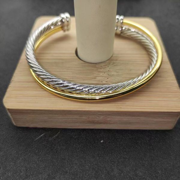DY twisted bracelet classic luxury bracelets designer for women fashion jewelry gold silver Pearl cross diamond hip hot jewelry party wedding
DY twisted bracelet classic luxury bracelets designer for women fashion jewelry gold silver Pearl cross diamond hip hot jewelry party wedding