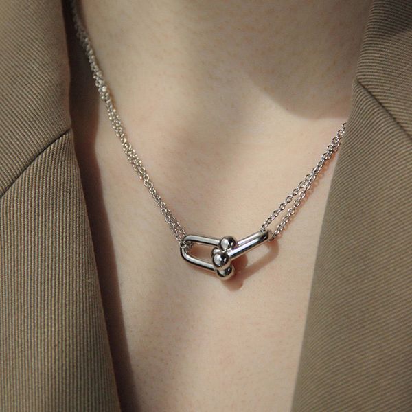 U-shaped horseshoe clasp necklace luxury fashion designer necklace exquisite smooth high-end designer ladies necklace collarbone chain
U-shaped horseshoe clasp necklace luxury fashion designer necklace exquisite smooth high-end designer ladies necklace collarbone chain