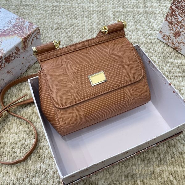 Classic Single Shoulder Bag Women's Crossbody Bag D home Solid Color Crocodile Pattern Handbag Simple Fashion College Style Size 21 * 16cm, B1
Classic Single Shoulder Bag Women's Crossbody Bag D home Solid Color Crocodile Pattern Handbag Simple Fashion College Style Size 21 * 16cm, B1