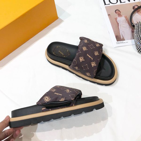 Designer Slippers Luxury Sandals brandHome bedroom Slide Sandal Women nylon exposed toe presbyopia brown black comfortable fashionable with logo, White
Designer Slippers Luxury Sandals brandHome bedroom Slide Sandal Women nylon exposed toe presbyopia brown black comfortable fashionable with logo, White