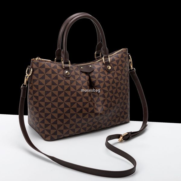 Niche Design Handheld Women's Bag Large Capacity Commuting Tote Bag Fashionable Windmill Pattern Retro One Shoulder Underarm Bag, Black
Niche Design Handheld Women's Bag Large Capacity Commuting Tote Bag Fashionable Windmill Pattern Retro One Shoulder Underarm Bag, Black