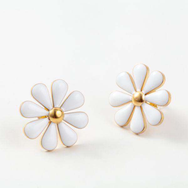 Instagram European and American 18k gold stainless steel eight petal small daisy earrings, white drip oil earrings
Instagram European and American 18k gold stainless steel eight petal small daisy earrings, white drip oil earrings