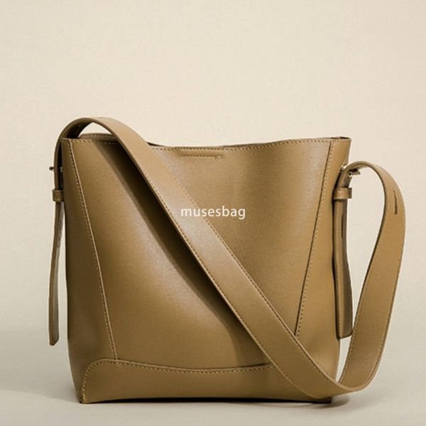 High quality versatile large capacity bag for women new high-end Korean bucket bag niche one shoulder crossbody bag, Coffee
High quality versatile large capacity bag for women new high-end Korean bucket bag niche one shoulder crossbody bag, Coffee