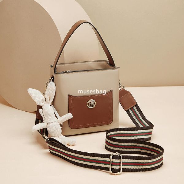 Women's New Large Capacity Versatile Commuting Bucket Bag Handheld Crossbody Bag Advanced Fashion Handbag, Cream
Women's New Large Capacity Versatile Commuting Bucket Bag Handheld Crossbody Bag Advanced Fashion Handbag, Cream