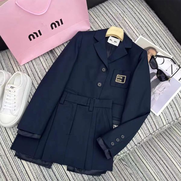 Womens dress Designer Set Casual Sports Western Dresses Skirt Letter Embroidered Top Slim Jacket Shorts 2-in-1, M2
Womens dress Designer Set Casual Sports Western Dresses Skirt Letter Embroidered Top Slim Jacket Shorts 2-in-1, M2