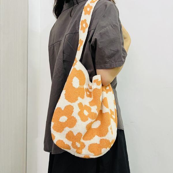 New Beach Woolen Bag Knitted Bag Commuter Crossbody Bag Flower Bag Large Capacity Tote Bag Flower Single Shoulder Bag Women Trend, Orange
New Beach Woolen Bag Knitted Bag Commuter Crossbody Bag Flower Bag Large Capacity Tote Bag Flower Single Shoulder Bag Women Trend, Orange