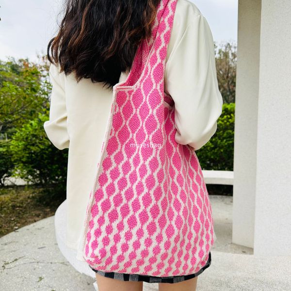 New niche design knitted bag woven bag large capacity tote bag commuter office worker student party, Bohemian shoulder bag diamond pattern bag, Pink green
New niche design knitted bag woven bag large capacity tote bag commuter office worker student party, Bohemian shoulder bag diamond pattern bag, Pink green