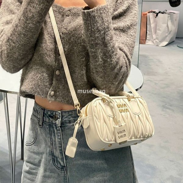 A niche design new versatile small square bag with high-end fashion sense pleated single shoulder crossbody bag Boston women bag, White
A niche design new versatile small square bag with high-end fashion sense pleated single shoulder crossbody bag Boston women bag, White