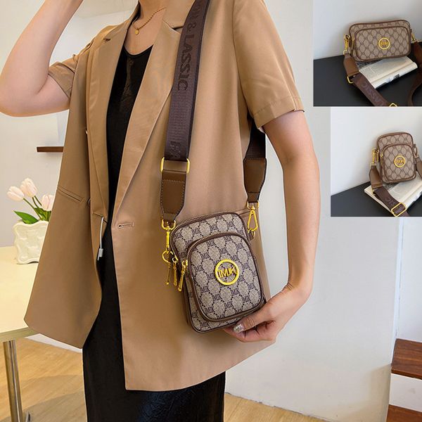 Factory sales shoulder bag 2 colors multifunctional zipper fashion mobile phone bag Joker color matching leather women handbag retro letter printed backpack 579#, Purple
Factory sales shoulder bag 2 colors multifunctional zipper fashion mobile phone bag Joker color matching leather women handbag retro letter printed backpack 579#, Purple