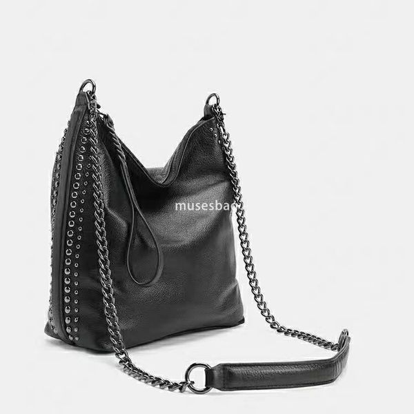 Advanced Fashion Commuter Tote Women's Bag New Black Soft Large Capacity Handheld Rivet One Shoulder Women's Bucket Bag
Advanced Fashion Commuter Tote Women's Bag New Black Soft Large Capacity Handheld Rivet One Shoulder Women's Bucket Bag