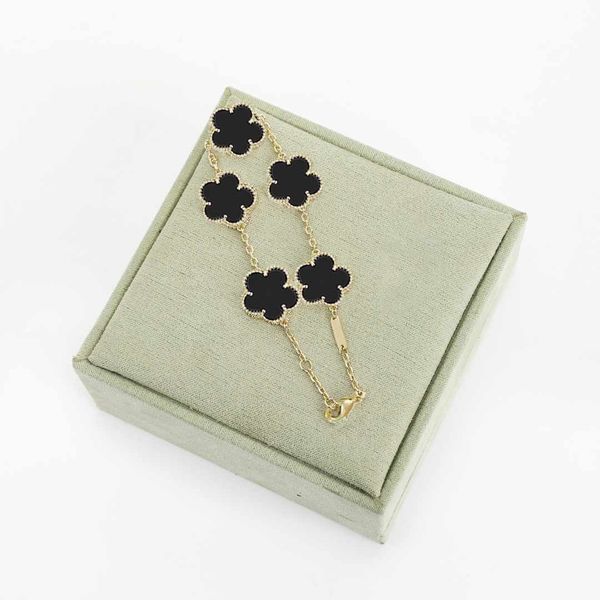 Designer Bracelet Classic Clover Bracelets Fashion Flowers for Woman Men Gold Silver Option 20 Colors Top Quality Womens Bracelets Gift Wedding Jewelry
Designer Bracelet Classic Clover Bracelets Fashion Flowers for Woman Men Gold Silver Option 20 Colors Top Quality Womens Bracelets Gift Wedding Jewelry