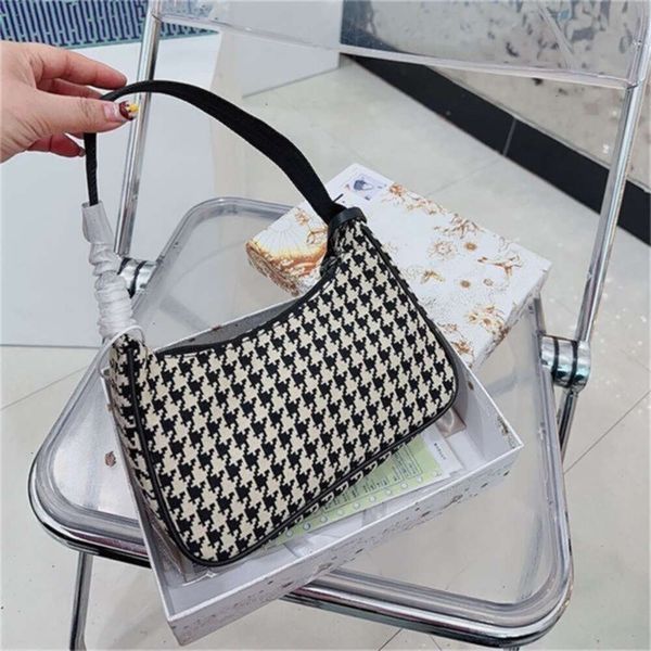designer bag 2023 Ladies Shoulder Bags Practical Designer Plaid Design Hand Carry Bags Shopping Lovely Luxury Gorgeous Fashion Women Shoulder Bag Designed Cl, 22x15x6cm
designer bag 2023 Ladies Shoulder Bags Practical Designer Plaid Design Hand Carry Bags Shopping Lovely Luxury Gorgeous Fashion Women Shoulder Bag Designed Cl, 22x15x6cm