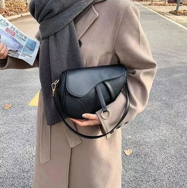 10A Designer Bag Classic Saddle Bag Luxury Shoulder Bag Hardware Buckle High Quality Top quality leather material Summer classic style, #4
10A Designer Bag Classic Saddle Bag Luxury Shoulder Bag Hardware Buckle High Quality Top quality leather material Summer classic style, #4