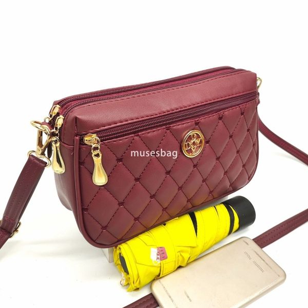 Designer Ms High Quality Elegant and Fashionable Mom Diagonal Straddle Bag Middle aged and Elderly Buying Vegetables Retro Large Capacity Bag Female, Burgundy
Designer Ms High Quality Elegant and Fashionable Mom Diagonal Straddle Bag Middle aged and Elderly Buying Vegetables Retro Large Capacity Bag Female, Burgundy