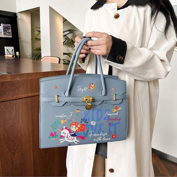 Factory wholesale women's handbags 6 colors cute ladies graffiti fashion handbag large thick leather messenger bag classic elegant cartoon handbag 9898#, Black
Factory wholesale women's handbags 6 colors cute ladies graffiti fashion handbag large thick leather messenger bag classic elegant cartoon handbag 9898#, Black