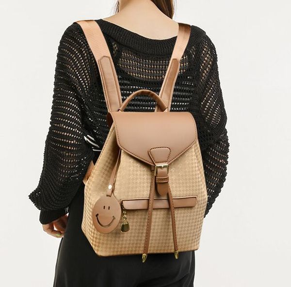 Outlet factory women's backpacks 4 colors light and simple plaid handbag elegant atmosphere contrast leather leisure backpack shopping fashion shoulder bag 901#, Black
Outlet factory women's backpacks 4 colors light and simple plaid handbag elegant atmosphere contrast leather leisure backpack shopping fashion shoulder bag 901#, Black