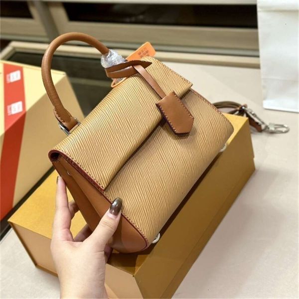 designer bag Best Quality Designer Bag Women Shoulder Lady Wave Clutch Tote Classic Design Grace Plain Colors Soft Leather Louies Handbag Trend Brand Han, 20x16cm
designer bag Best Quality Designer Bag Women Shoulder Lady Wave Clutch Tote Classic Design Grace Plain Colors Soft Leather Louies Handbag Trend Brand Han, 20x16cm