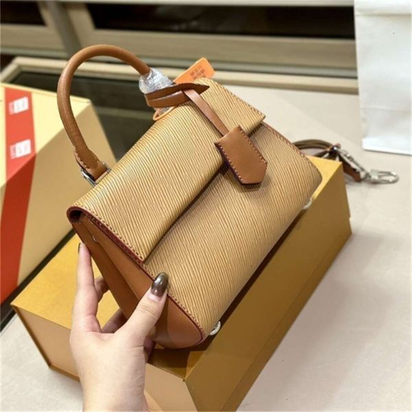 designer bag Best Quality Designer Bag Women Shoulder Lady Wave Clutch Tote Classic Design Grace Plain Colors Soft Leather Louies Handbag Trend Brand Han, 20x16cm
designer bag Best Quality Designer Bag Women Shoulder Lady Wave Clutch Tote Classic Design Grace Plain Colors Soft Leather Louies Handbag Trend Brand Han, 20x16cm