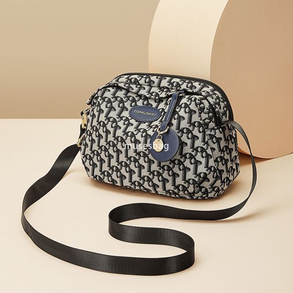 High end street trend new hot selling daily outfits crossbody bags for women lightweight and casual shoulder bags shell bags small bags, Deep blue
High end street trend new hot selling daily outfits crossbody bags for women lightweight and casual shoulder bags shell bags small bags, Deep blue