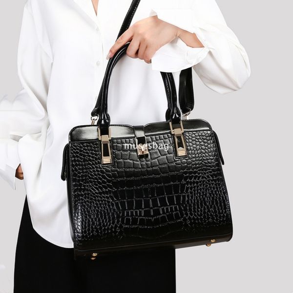 European and American women high-end classic multifunctional crocodile pattern retro large capacity practical set bag fashionable and trendy three piece set, Deep brown
European and American women high-end classic multifunctional crocodile pattern retro large capacity practical set bag fashionable and trendy three piece set, Deep brown
