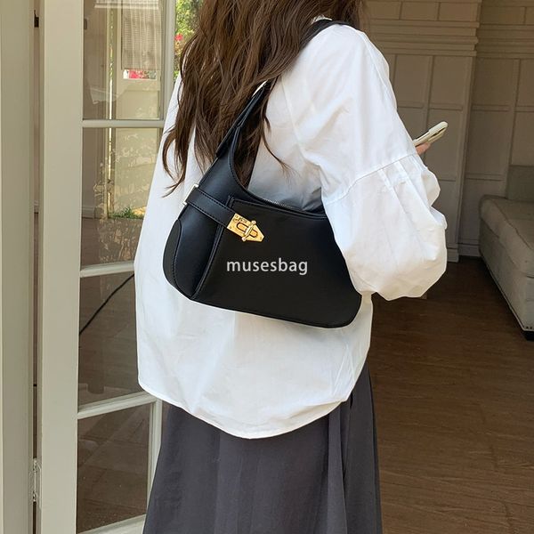 High end niche design textured underarm bag new and versatile temperament commuting single shoulder bag black portable small bag for women
High end niche design textured underarm bag new and versatile temperament commuting single shoulder bag black portable small bag for women