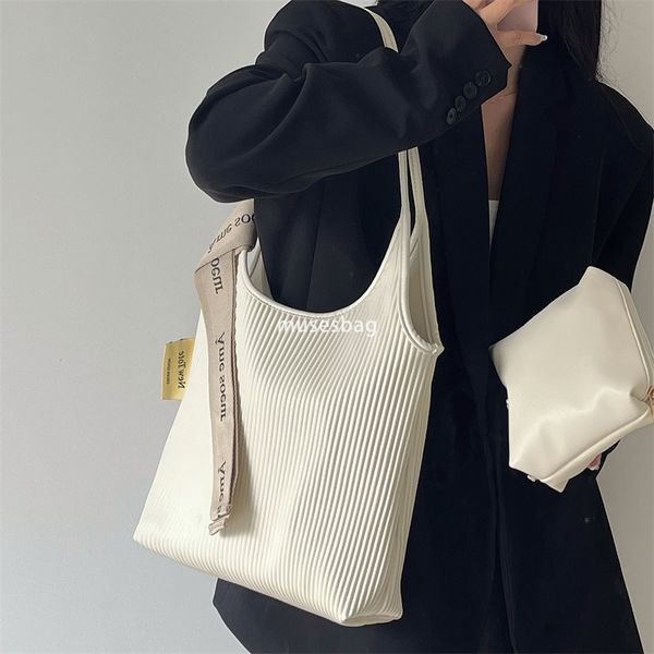 Designer women's high-quality simple lightweight large capacity tote bag new niche design pleated portable personalized commuting shoulder bag, White
Designer women's high-quality simple lightweight large capacity tote bag new niche design pleated portable personalized commuting shoulder bag, White