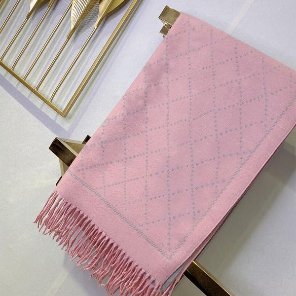 New Wool Scarves Winter Luxury Cashmere Scarf Men Women Designer Oversized Big Letter Pattern Pashmina Shawl Neckerchiefs with Gift Box Optional
New Wool Scarves Winter Luxury Cashmere Scarf Men Women Designer Oversized Big Letter Pattern Pashmina Shawl Neckerchiefs with Gift Box Optional