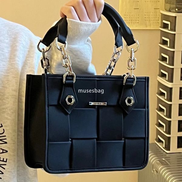 High quality tote bag for women's new niche woven black commuting handbag with a sense of luxury fashion and versatility crossbody bag
High quality tote bag for women's new niche woven black commuting handbag with a sense of luxury fashion and versatility crossbody bag