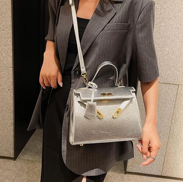 Factory wholesale ladies shoulder bags 6 colors this year's popular silver leather fashion handbag foreign litchi pattern handbags flip gold buckle crossbody bag 
Factory wholesale ladies shoulder bags 6 colors this year's popular silver leather fashion handbag foreign litchi pattern handbags flip gold buckle crossbody bag