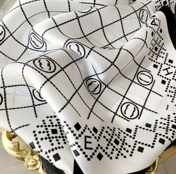 Black b255 Letter White Headband Fashion Print Classic Gift go Designer Silk 53x53cm Brand Scarves Scarf
Black b255 Letter White Headband Fashion Print Classic Gift go Designer Silk 53x53cm Brand Scarves Scarf
