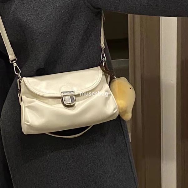 Niche Design Instagram New Women Bag Dark Retro Large Lock Buckle Underarm Bag Single Shoulder Oblique Straddle Small Bag for Women, White
Niche Design Instagram New Women Bag Dark Retro Large Lock Buckle Underarm Bag Single Shoulder Oblique Straddle Small Bag for Women, White