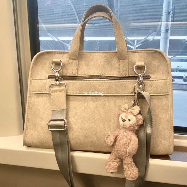 Small niche design, large capacity 14 inch laptop bag new postal bag student commuting single shoulder crossbody bag female, White
Small niche design, large capacity 14 inch laptop bag new postal bag student commuting single shoulder crossbody bag female, White