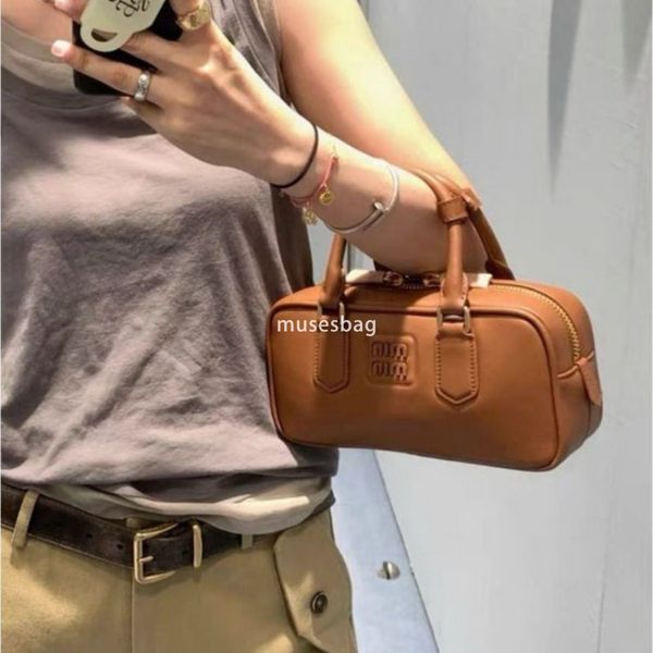 Niche design fashionable trend retro style bowling bag women new trendy Instagram portable commuting versatile crossbody small square bag, Brown
Niche design fashionable trend retro style bowling bag women new trendy Instagram portable commuting versatile crossbody small square bag, Brown