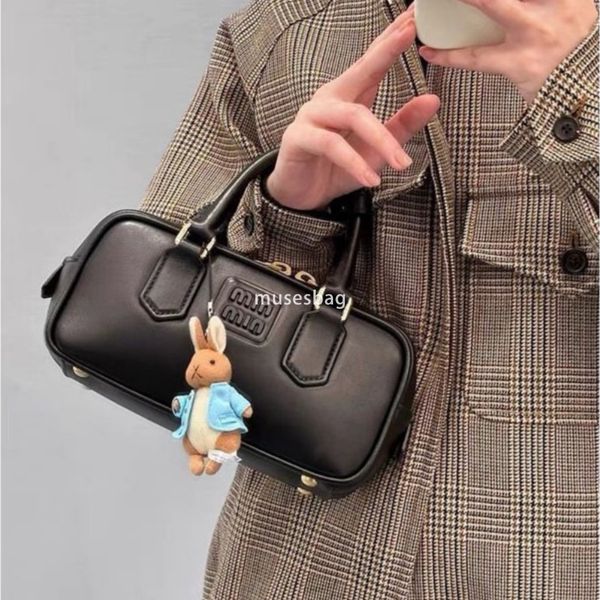 Niche design fashionable trend retro style bowling bag women new trendy Instagram portable commuting versatile crossbody small square bag, Black
Niche design fashionable trend retro style bowling bag women new trendy Instagram portable commuting versatile crossbody small square bag, Black