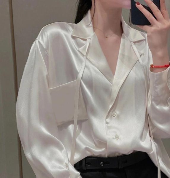 Women Silk Shirts Blouses Mens Designer Tshirts with Letters Embroidery Fashion Long Sleeve Tee Shirts Casual Tops Clothing Black White
Women Silk Shirts Blouses Mens Designer Tshirts with Letters Embroidery Fashion Long Sleeve Tee Shirts Casual Tops Clothing Black White