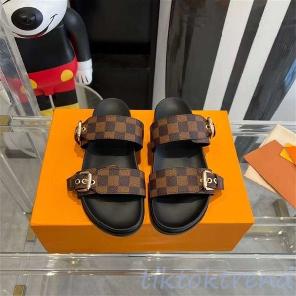 Dia Bom Luxury Designer Genuine Sandals Casual Shoe Slide Gladiator Lattice Genuine Leather Mules summer beach soft Flat Slipper women men Slider hasp, Red
Dia Bom Luxury Designer Genuine Sandals Casual Shoe Slide Gladiator Lattice Genuine Leather Mules summer beach soft Flat Slipper women men Slider hasp, Red