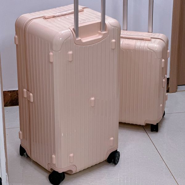 Designer Luggage Wi…
