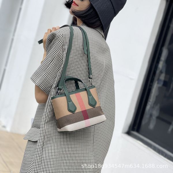 Street trend niche design summer western-style bag women's new trendy and versatile crossbody bag, popular portable bucket shoulder bag, Brown
Street trend niche design summer western-style bag women's new trendy and versatile crossbody bag, popular portable bucket shoulder bag, Brown