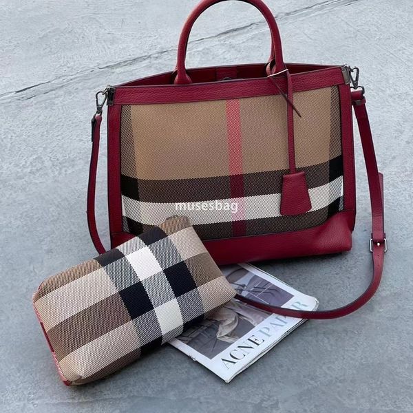 Japanese and Korean plaid mother and child bags new portable crossbody large capacity casual European and American shoulder bags for women, Black
Japanese and Korean plaid mother and child bags new portable crossbody large capacity casual European and American shoulder bags for women, Black